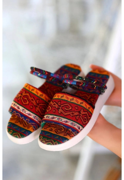 Yoni Kilim Desenli Sandalet